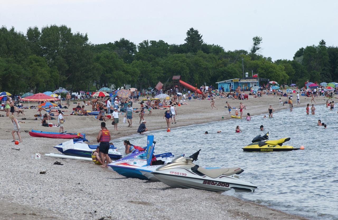 Lakeview Gimli Resort Luaran gambar